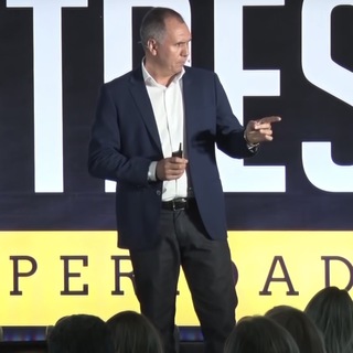 Professor marcos trombetta