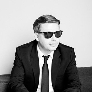 Tom-Oliver Regenauer