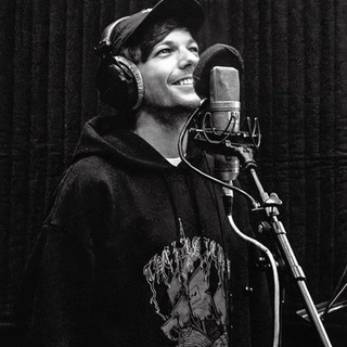 LOUIS TOMLINSON.