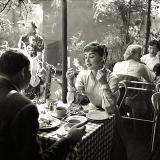 ＰＡＬＥ ＴＨＯＵＧＨＴＳ