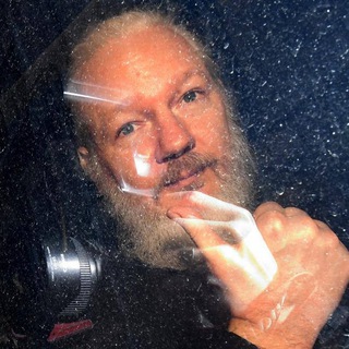 Julian Assange - i lik bred