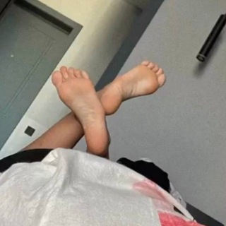 ? НОЖКИ ДЕВОЧЕК ?