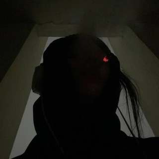 Лезвием по губам☠️